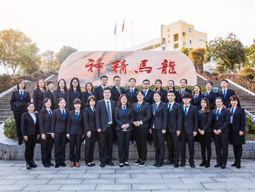 龍馬精神 . 詮釋教師風(fēng)采